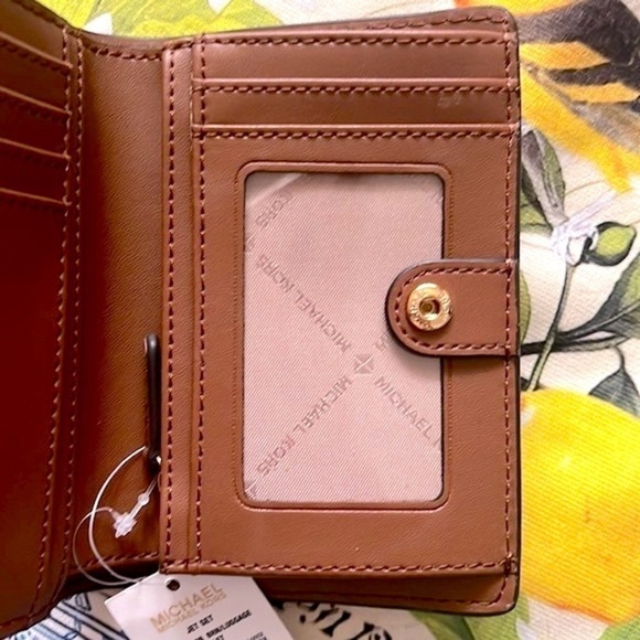 Brand New Michael Kors Brown Luggage Logo Medium Slim Bifold Snap Close Wallet - Picture 8 of 16